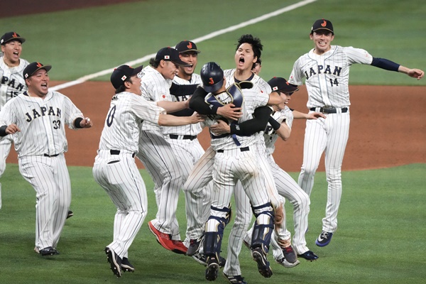 MIAMI, FLORIDA - MARCH 21: Team Japan celebrates after the final out of the World Baseball Classic Championship defeating Team USA 3-2 at loanDepot park on March 21, 2023 in Miami, Florida. (Photo by Koji Watanabe - SAMURAI JAPAN/SAMURAI JAPAN via Getty Images)